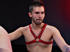 Boty, Stříkání spermatu, Fetiš, Fisting, Gay, Rukavice, Honění, Kůže