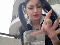 흑갈색 머리, 여자 지배, 유리들, 모욕, 정부, 스모킹