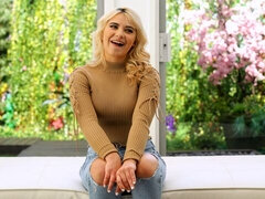 Gros cul, Grosse bite, Gros seins, Blonde, Sucer une bite, Pov, Cheveux courts, Maigrichonne