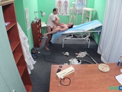 Amateur, Mamada, Estilo perrito, Penetracion con dedos, Enfermera, Oficina, Coño, Uniforme