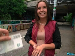 Blasen, Braunhaarige, Schwanz, Handjob, Geld, Natürlichen titten, Im freien, Pov