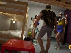 Arsch, Spermaladung, Frau frau mann, Würgen, Lecken, Natürlichen titten, Reiten, Rock