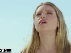 Grosse bite, Blonde, Plantureuse, Éjaculer dans la bouche, Gorge profonde, Interracial, De plein air, Chevaucher