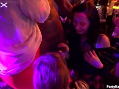 Grote lul, Naakte man aangeklede vrouw, Dansen, Lul, Interraciaal, Zoenen, Zuigen, Tieten likken