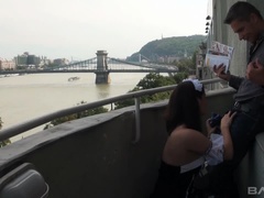 Brunetka, Honění, Venku
