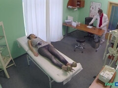 Leie, Blasen, Aufs gesicht abspritzen, Handjob, Krankenschwester, Büro, Pov, Muschi