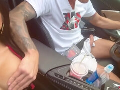 お尻, 美人, フェラチオ, 茶髪の, 車, 異人種間, 淫乱熟女, 公共