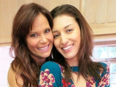 Cul, Gros seins, Doigter, Embrassement, Lesbienne, Léchez, Masturbation, Chatte