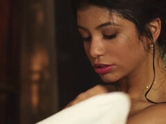 Bagno, Brunetta, Latina, Masturbazione, Tette naturali, Piercing, Figa, Tette