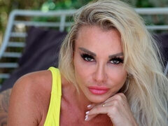 Amaterji, Velika rit, Velik kurac, Blondinka, Fafanje, Doggystyle, Milf, Joške
