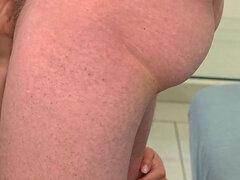 18 ans, Amateur, Lécher le cul, Européenne, Pisser, Maigrichonne, Gicler, Plan cul à trois