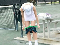 Πίπα, Σε στάση σκύλου στα τέσσερα, Μαλακία, Ξυρισμένη, Απογύμνωση, Τατουάζ, Έφηβος, Βυζιά