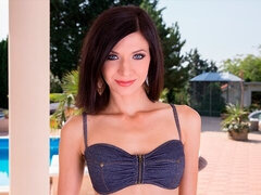 Grosse bite, Sucer une bite, Brunette brune, Talons, Seins naturels, Maigrichonne, Grande, Nénés