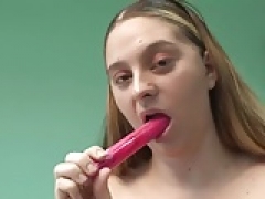 Fleshy girl with big boobs show american her masturbation skills