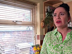 Grote mammen, Bruinharig, Mollig, Huisvrouw, Ondergoed, Rijpe lesbienne, Gezichtspunt, Vrouw