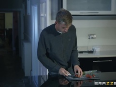 Rit, Velike joške, Blondinka, Francozinja, Kuhinja, Olje, Muco, Tetovaže