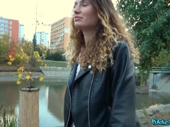 Blondine, Give finger, Håndjob, Naturlige bryster, Pov, Offentlig, Fisse, Bryster