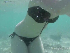 Prsatá, Brýle, Přírodní prsa, Venku, Bazén, Na veřejnosti, Vyhublá, Teenka