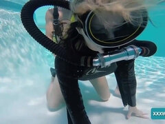 18 jaar, Grote mammen, Pijpbeurt, Sperma shot, Handbeurt, Masturbatie, Orgasme, Onderwater