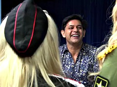 Velike joške, Blondinka, Fafanje, Rjavolaska, Hardcore, Kajenje, Sesanje, Joške