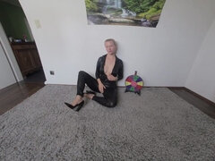 Amatör, Blondin, Game, Tysk, Klackar, Latex, Solo, Tuttar