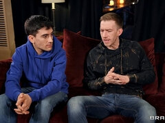 Stor rumpe, Kjole, Ansiktssperm, Runke, Hæler, Jeans, Sokker, Tattovering