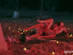 Жопа, Большие сиськи, Брюнетки, Собачьи, Затыкание рта, Лизание, На природе, Киски