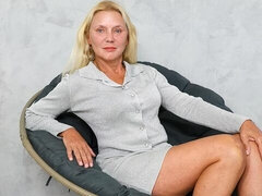Amatorka, Blondynka, Dildo, Palcówka, Masturbacja, Solo, Odpędzanie, Zabawki