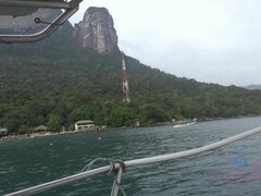 Amatőr, Gesztenyebarna, Kivillanó idomok, Szabadban, Nyilvános, Nuni, Begyek, Nedves