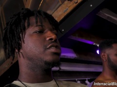 Ruskeahiuksinen, Naamallinen, Latinankieli, Ajeltu