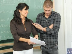 Μεγάλος κώλος, Μεγάλος πούτσος, Μεγάλα βυζιά, Πίπα, Μελαχροινή, Σε στάση σκύλου στα τέσσερα, Ώριμη γυναίκα