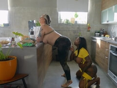 Bundão, Peitos grandes, Masturbação, Interracial, Lésbica, Lambendo, Xoxota