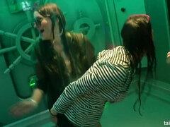 Ubrani, Lesbijka, Nagi, Orgia, Pornstars, Ssanie, Swingers, Mokry