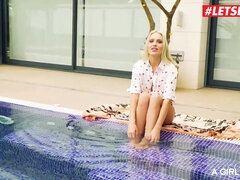 Erotica, Europea, Hd, Masturbazione, Piscina   biliardo, Figa, Solo, Stretta