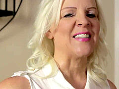 Oudere vrouw, Moeder