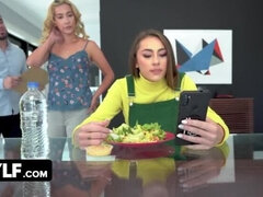 На кухне, Лизание, Натуральные сиськи, Киски, Бритые, Табу, Втроем, Сиськи