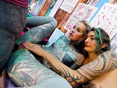 Inked sluts dual fellatio then rectal fuck tattoo sesh finishes with sperm covering new leg ink