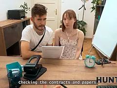 Gehörnter ehemann, Tschechisch, Freundin, Hd, Büro, Muschi, Schreiend, Titten