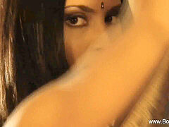 Dancer Makes erotic play