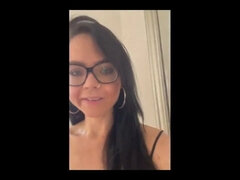 Brunetka, Ekshibicjonizm, Okulary, Naturalne cycki, Cycki