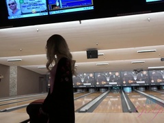 Leie, Blondine, Freundin, Masturbation, Zierlich, Pov, Öffentlich, Dürr