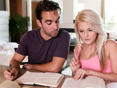 Grosse bite, Blonde, 2 femmes 1 homme, Léchez, Lingerie, Mère que j'aimerais baiser, Jarretelles, Adolescente