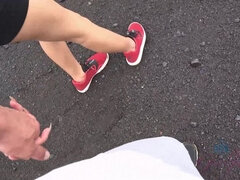 Amateur, Plage, Sucer une bite, Brunette brune, Éjaculer dans la bouche, Public, Maigrichonne, Nénés