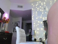 Cute hussy jaw-dropping online show