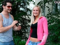 Stor røv, Store bryster, Pik sutte, Håndjob, Udendørs, Barberet, Stripning, Teenager