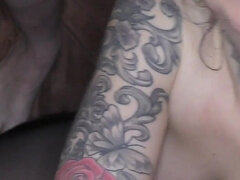 Stor rumpe, Stor kukk, Kukk suging, Bukkake, Gruppesex, Runke, Moden, Tattovering