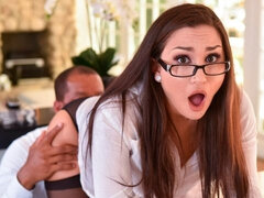 Grote kont, Grote mammen, Bruinharig, Handbeurt, Interraciaal, Ondergoed, Moeder die ik wil neuken, Kousen