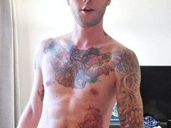 Amateur, Tir de sperme, Européenne, Homosexuelle, Branlette thaïlandaise, Tatouage
