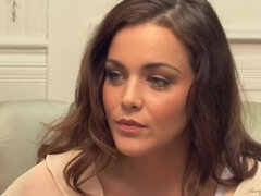 Brunette, Skole, Fingring, Hd, Lesbisk, Slikking, Naturlige bryster, Fitte