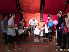 Velike joške, Rjavolaska, Milf, Resničnost, Rdečelaska, Trojček